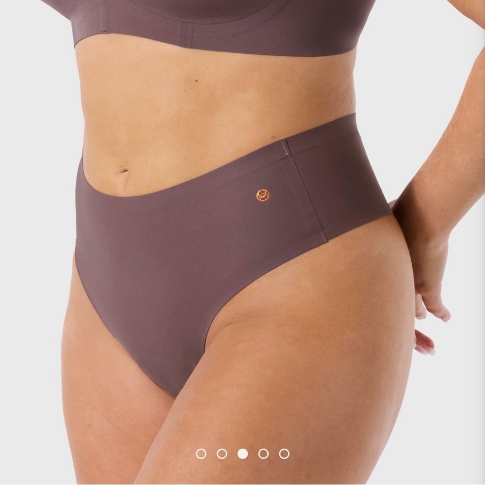 Evelyn & Bobbie Seamless High-Waist Thong